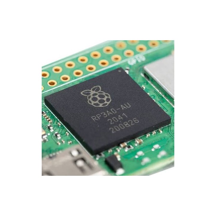 Raspberry Pi Zero 2 W - корпус мікросхеми RP3A0 крупним планом